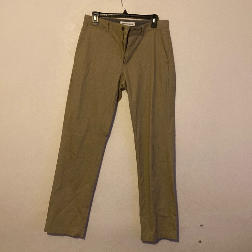 Amazon Essentials Men’s Khakis Straight Fit (30x32)